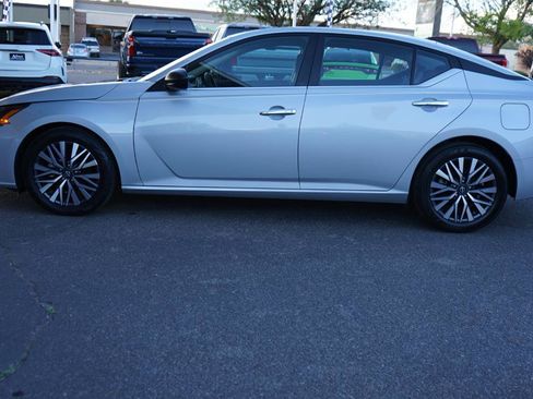 Used 2024 Nissan Altima 2.5 SV FWD image 8