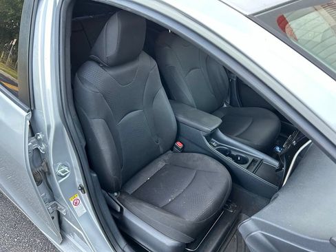 Used 2019 Toyota Prius LE FWD image 15