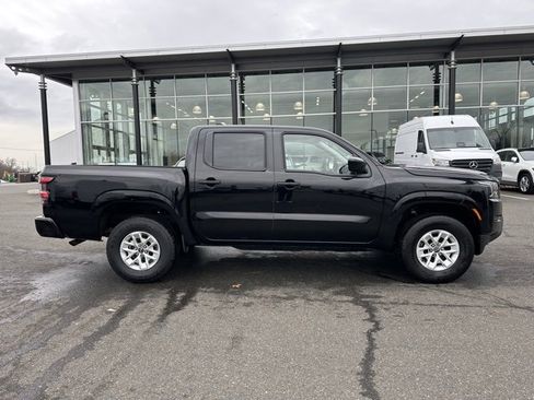 Used 2024 Nissan Frontier SV image 8