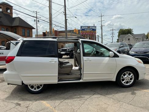 Used 2006 Toyota Sienna XLE w/ XLE Pkg 5 FWD image 10