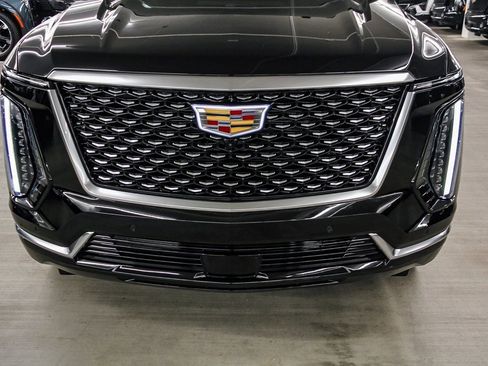 Used 2026 Cadillac Escalade Luxury image 11