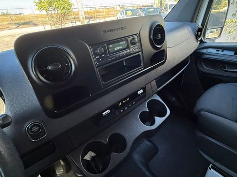 Used 2022 Mercedes-Benz Sprinter 2500 image 19