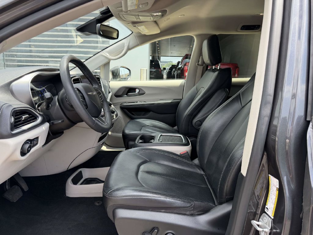 Used 2022 Chrysler Pacifica Touring-L FWD image 19