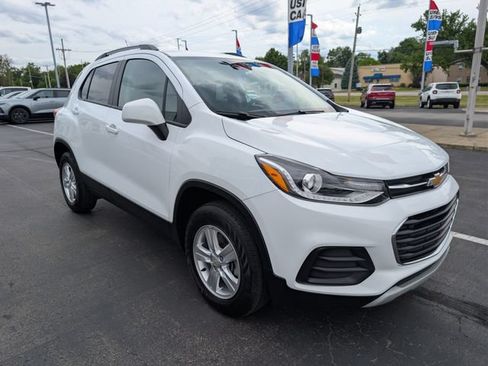 Used 2022 Chevrolet Trax LT w/ LT Convenience Package AWD/4WD image 7