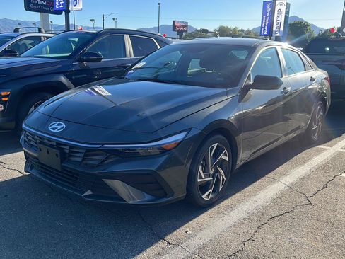 Certified 2025 Hyundai Elantra SEL FWD image 1
