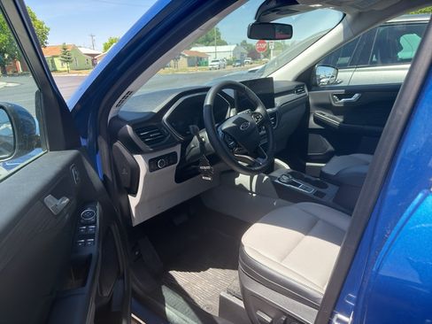Used 2023 Ford Escape Platinum AWD/4WD image 5