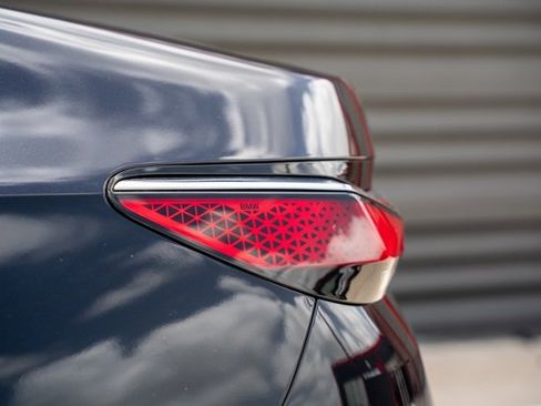 Used 2023 BMW 740i w/ Parking Assistance Package image 13