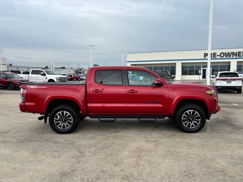 Used 2020 Toyota Tacoma TRD Sport image 2