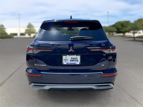 New 2025 Mitsubishi Outlander SE image 5