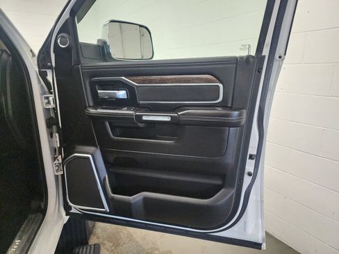 Used 2019 RAM 2500 Laramie image 37