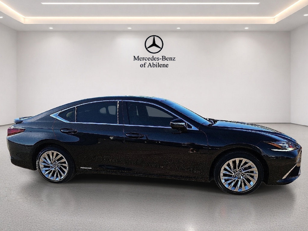 Used 2022 Lexus ES 300h Ultra Luxury w/ Accessory Package 2 FWD image 9