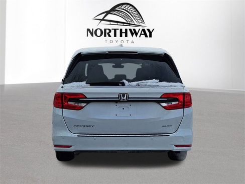 Used 2023 Honda Odyssey Elite image 5