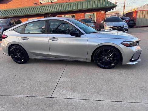 Used 2025 Honda Civic Sport image 4