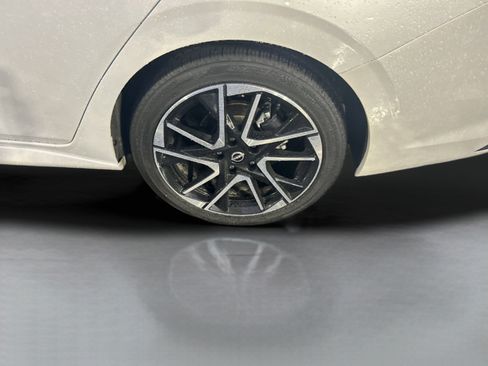 Used 2025 Nissan Sentra SR w/ SR Premium Package image 44