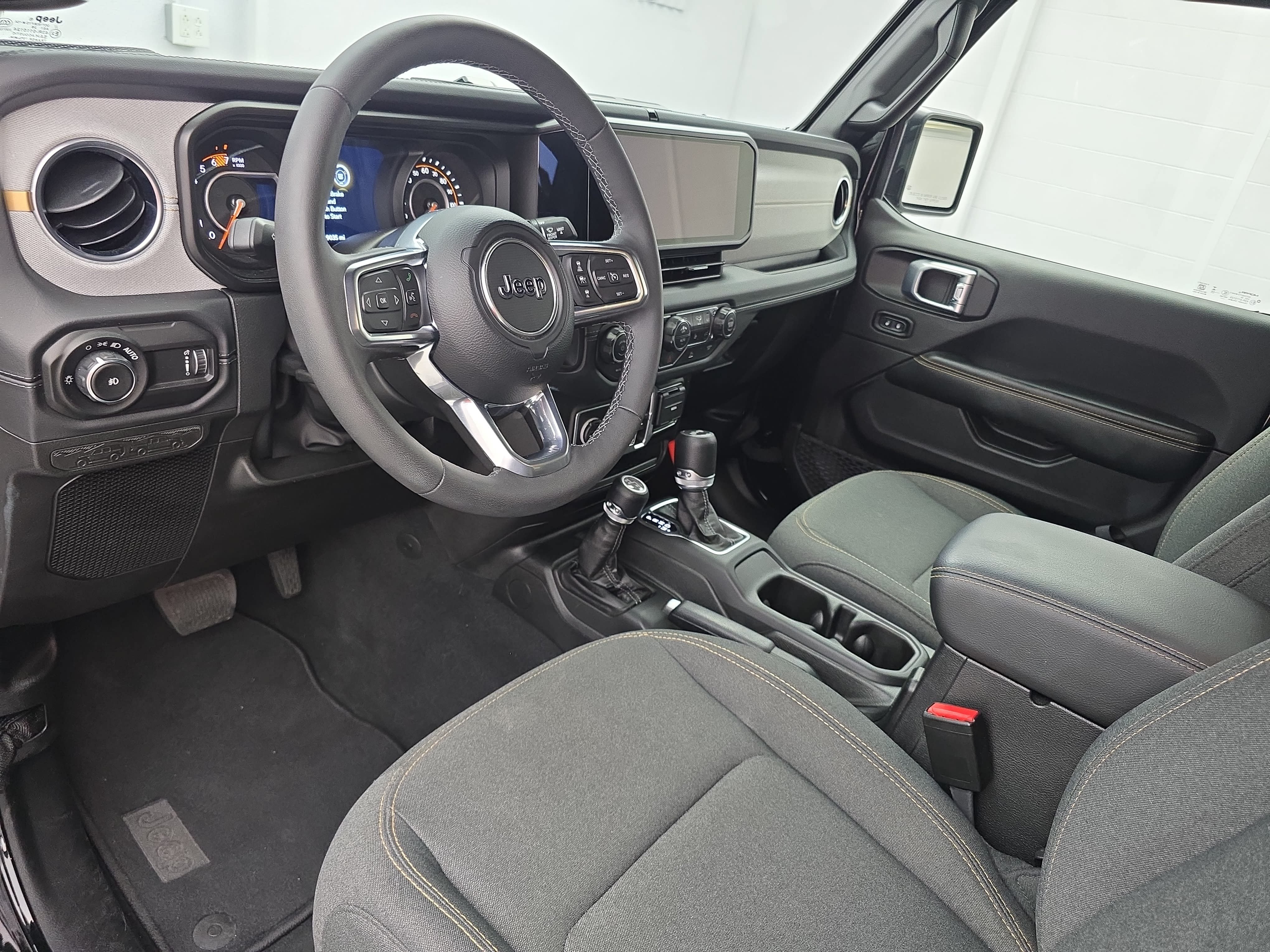 Used 2026 Jeep Wrangler Unlimited Sahara AWD/4WD image 17