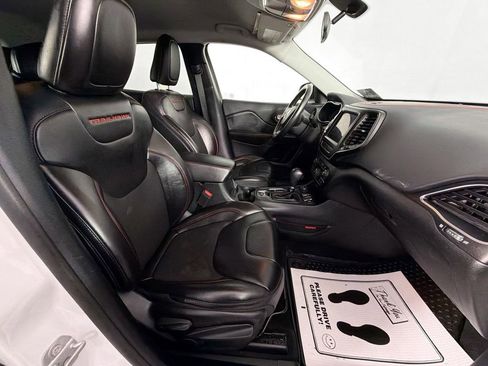 Used 2020 Jeep Cherokee Trailhawk w/ Cold Weather Group image 27