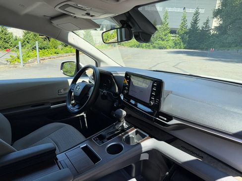 Used 2022 Toyota Sienna LE AWD/4WD image 37