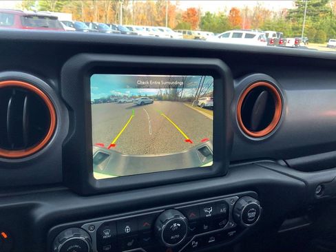 Certified 2022 Jeep Gladiator Mojave w/ Cold Weather Group image 26