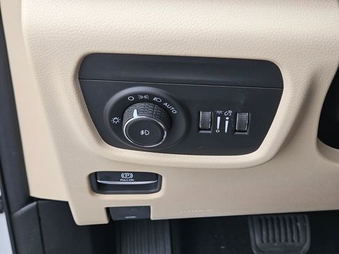 New 2026 Jeep Grand Cherokee Limited w/ Luxury Tech Group II image 25