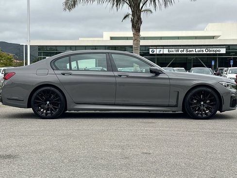 Used 2022 BMW 740i w/ M Sport Package RWD image 2
