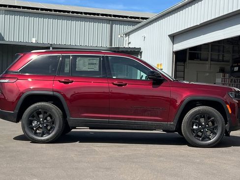 New 2026 Jeep Grand Cherokee Altitude image 3