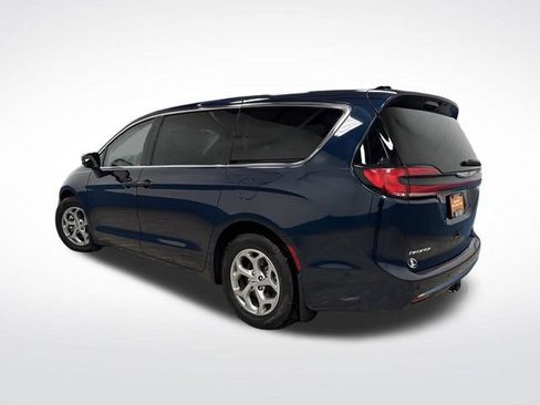 Used 2024 Chrysler Pacifica Limited w/ Trailer Tow Group image 3