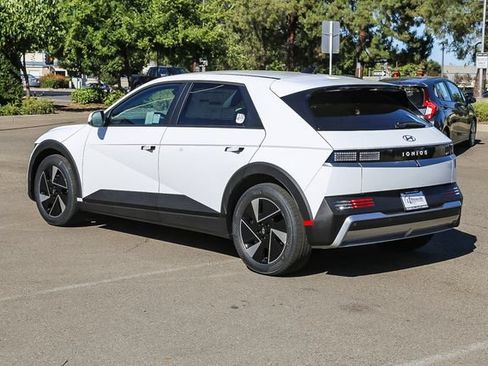 New 2026 Hyundai Ioniq 5 SEL RWD image 2