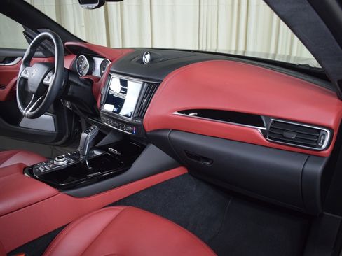 Used 2022 Maserati Levante Modena image 24