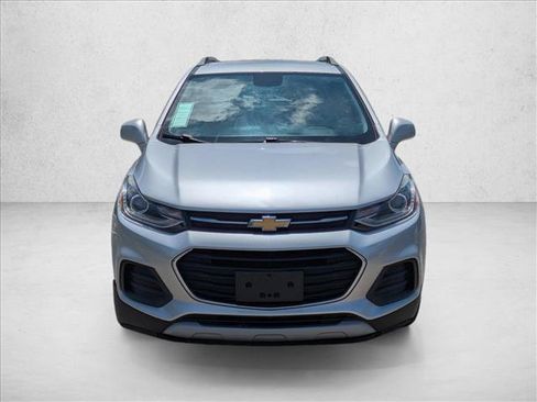 Used 2020 Chevrolet Trax LT w/ LT Convenience Package FWD image 2