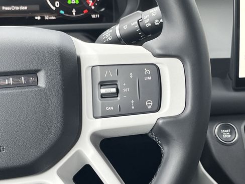 Used 2025 Land Rover Defender 110 S image 22