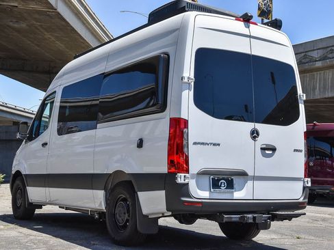 Used 2021 Mercedes-Benz Sprinter 2500 image 6