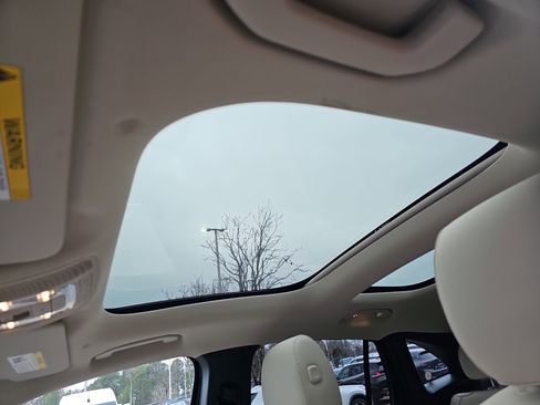 Certified 2025 Mercedes-Benz GLA 250 4MATIC image 31