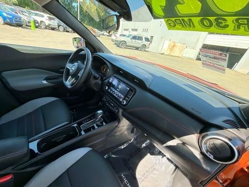 Used 2024 Nissan Kicks SR w/ SR Premium Package FWD image 17