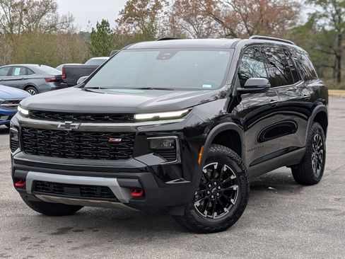 Used 2025 Chevrolet Traverse Z71 w/ Driver Confidence Package image 4