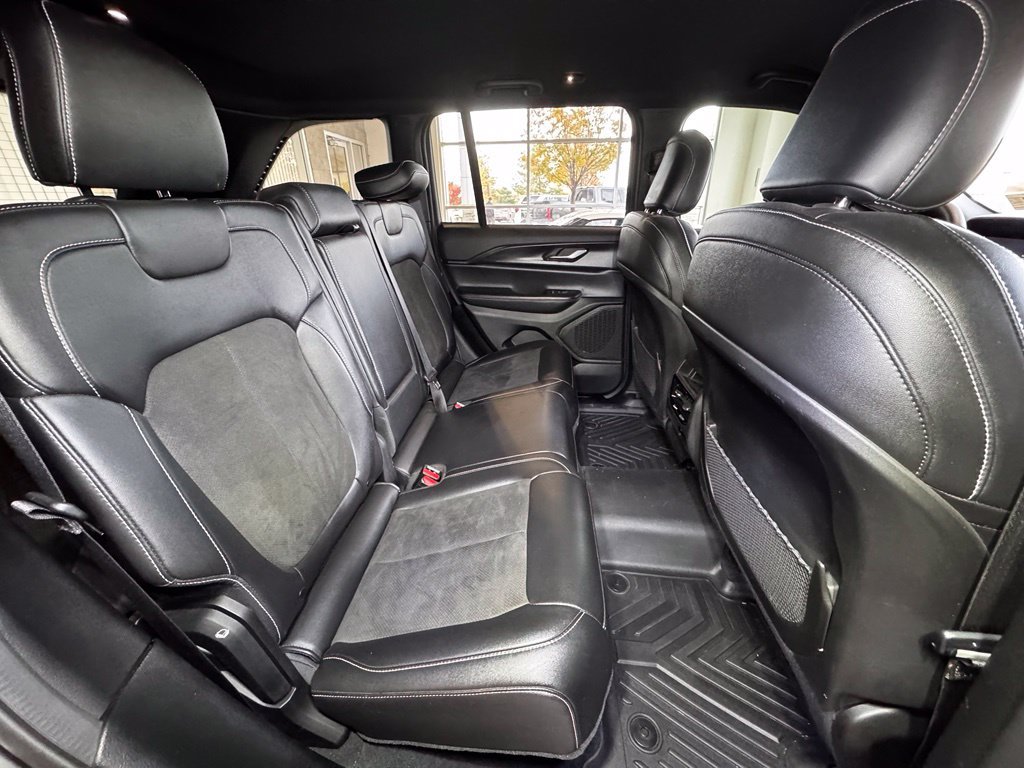 Used 2024 Jeep Grand Cherokee Altitude AWD/4WD image 44