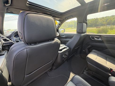 Used 2022 Chevrolet Tahoe RST w/ Luxury Package AWD/4WD image 18