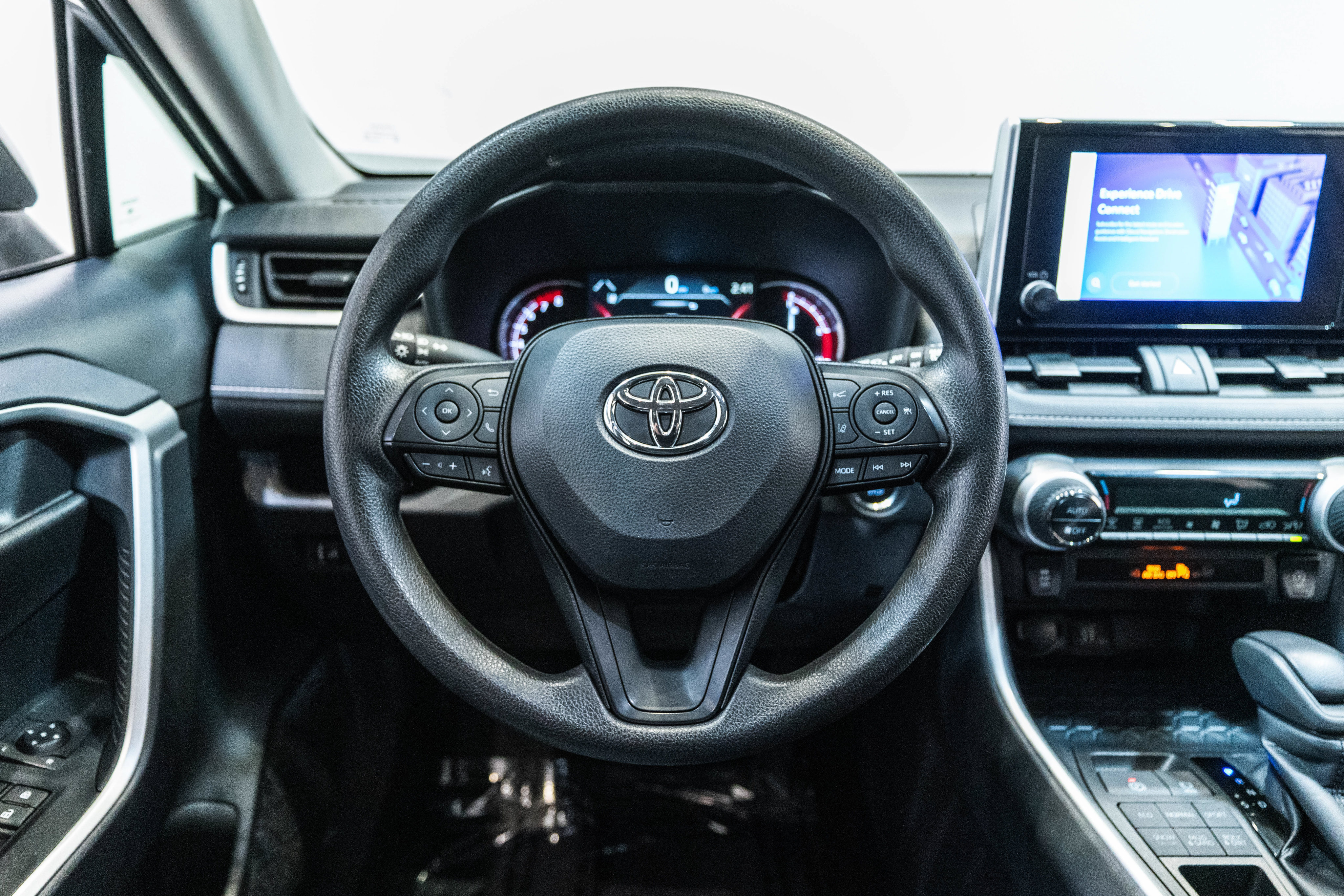 Used 2025 Toyota RAV4 XLE AWD/4WD image 16