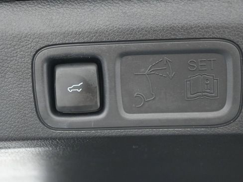 Used 2023 Ford Expedition XLT image 31