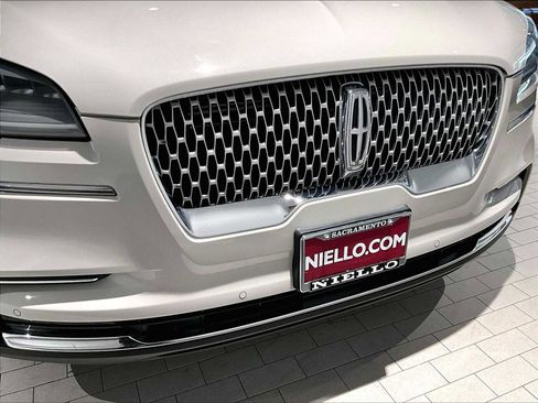 Used 2023 Lincoln Aviator AWD w/ Premium Package image 34