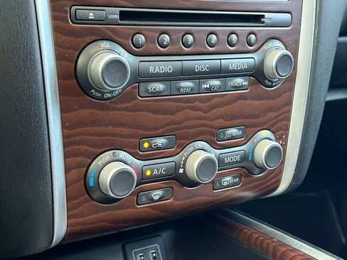 Used 2018 Nissan Pathfinder Platinum FWD image 24