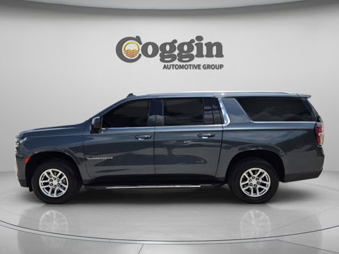 Used 2021 Chevrolet Suburban LT w/ Rear Media and Nav Package RWD image 3