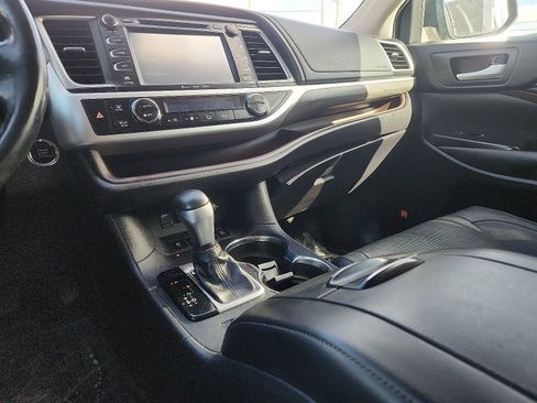 Used 2018 Toyota Highlander Limited Platinum AWD/4WD image 20
