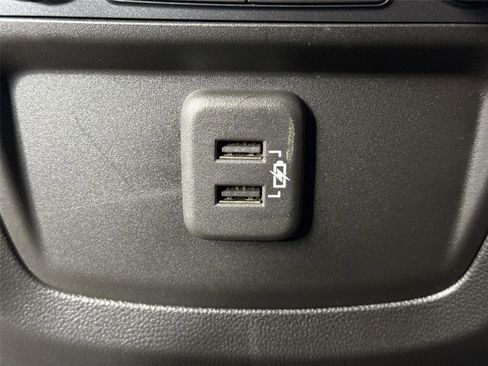 Used 2024 Buick Enclave Essence image 36