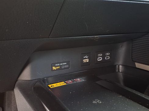 Used 2025 Toyota Camry SE w/ Convenience Package FWD image 11