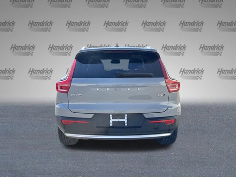 Used 2025 Volvo XC40 B5 Core image 8