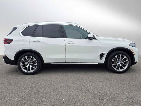 Used 2024 BMW X5 xDrive50e image 2