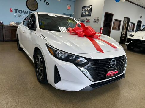 Used 2024 Nissan Sentra SV image 2