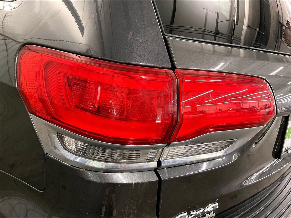 Used 2017 Jeep Grand Cherokee Laredo w/ Quick Order Package 23E AWD/4WD image 34