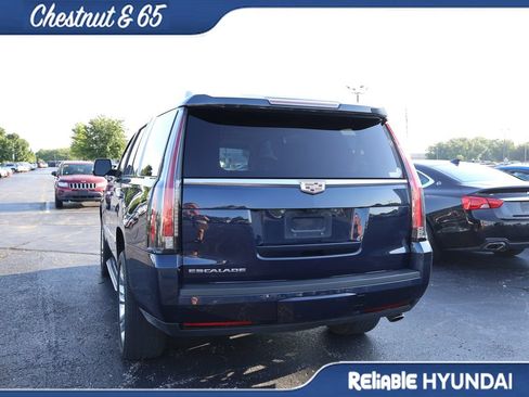 Used 2019 Cadillac Escalade Luxury w/ LPO, Radiant Package AWD/4WD image 16