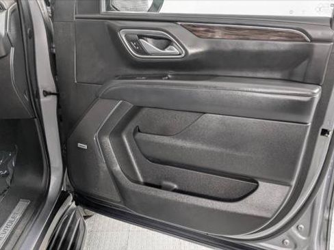 Used 2022 Chevrolet Suburban LT RWD image 24